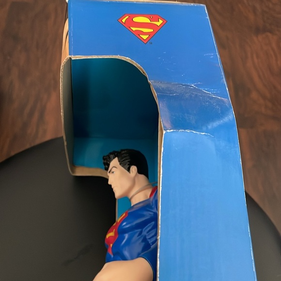 Superman 2000 DC~~Warner Bros Studio 11” Action Figure - Picture 2 of 7